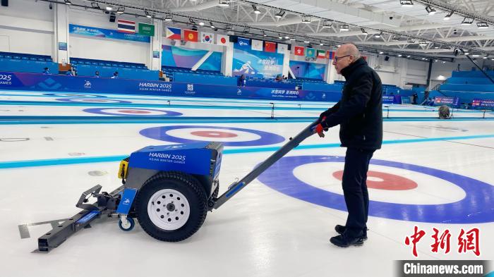 哈尔滨亚冬会小学冰球馆改造为冰壶馆获点赞,