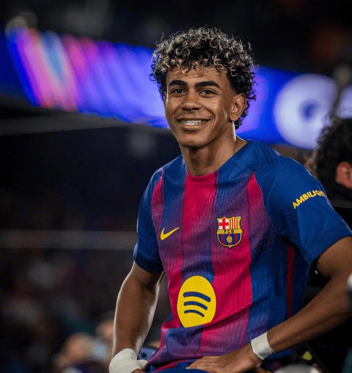 亚马尔创巴萨历史纪录 单赛季21球15助攻追平传奇