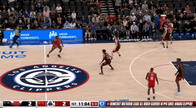 莱昂纳德超远三分引爆全场 快船力克公牛延续连