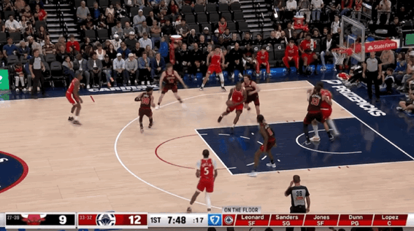 莱昂纳德超远三分引爆全场 快船力克公牛延续连