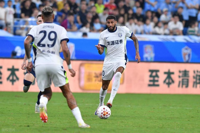 武汉三镇清明夜惨败积分转正梦碎 阿德里亚诺红