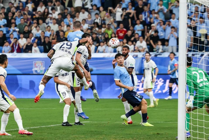 武汉三镇清明夜惨败积分转正梦碎 阿德里亚诺红