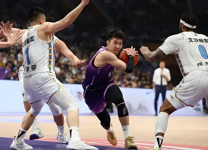 北京首钢季后赛前补强引援 裁掉贝利签约威廉姆