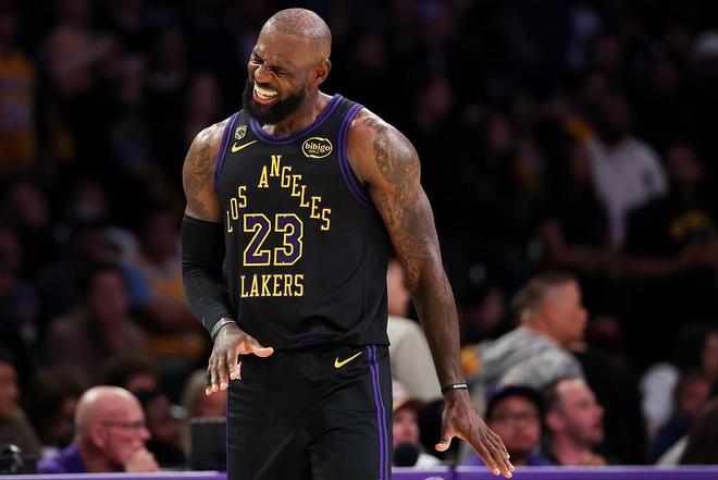 湖人G2力克火箭詹姆斯28+8+7助攻助球队总比分2-