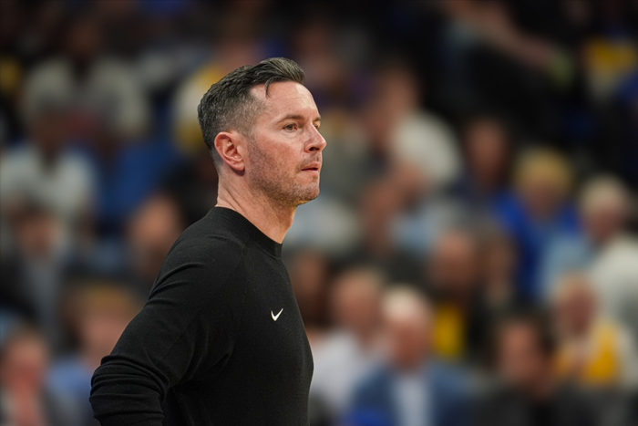 雷迪克炮轰艾顿表现低迷 蒂米成湖人内线救星遭